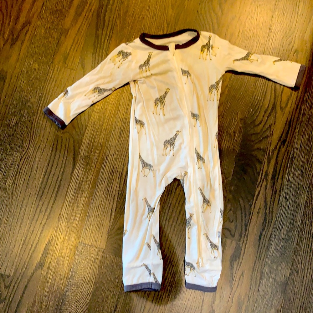 COPY - Kyte Baby Zippered 6-12 Mos Giraffe Romper.